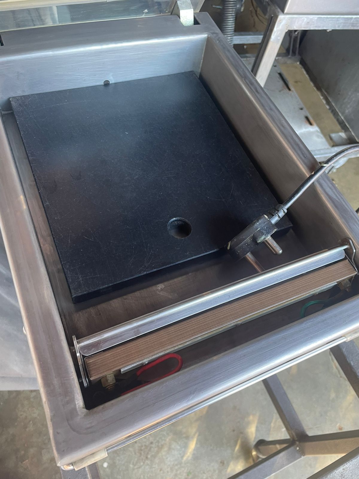 DZ300 Table Model Vacuum Sealer - Used
